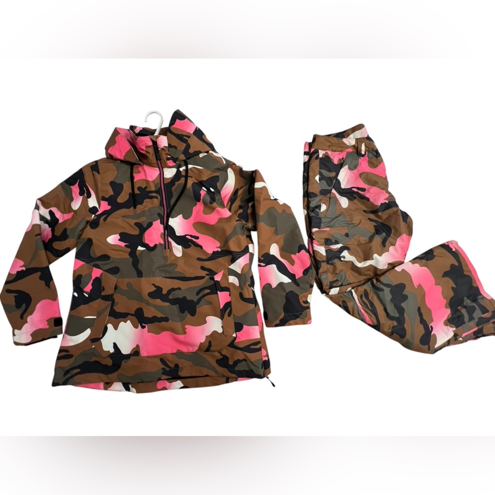 NWT Two-piece winter set. Brand Swiss Tech size L/G.